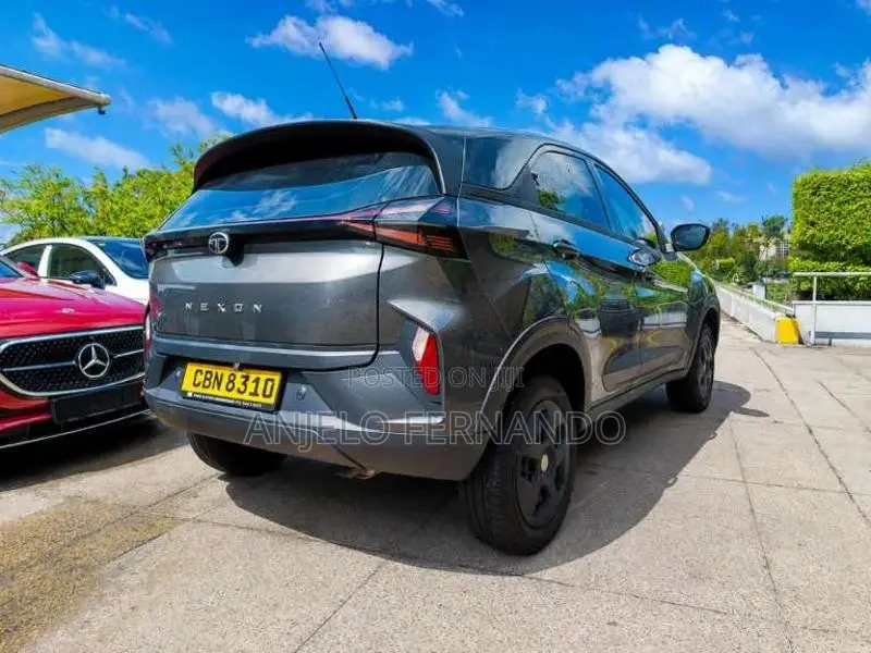 Tata Nexon 2025 SUV (Used)