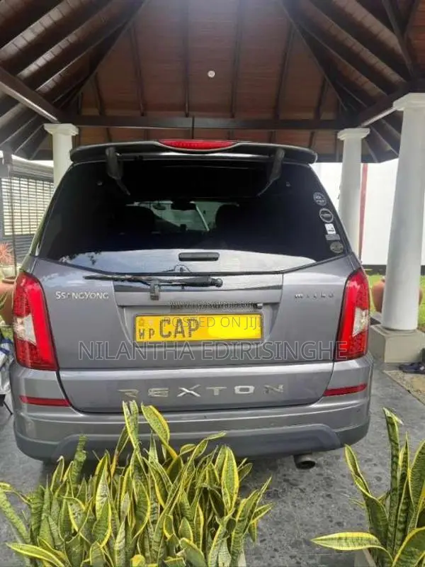 Micro Rexton 2016 SUV (Used)