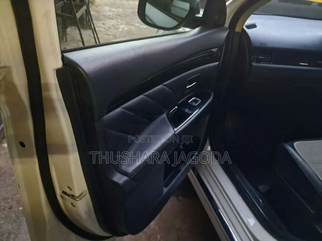 Mitsubishi Outlander PHEV 2015 SUV (Used)