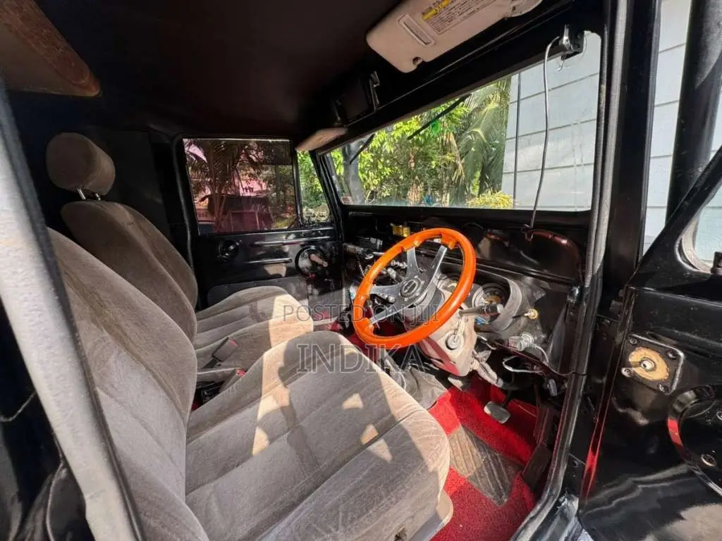 Mitsubishi 4DR5 1972 SUV (Used)