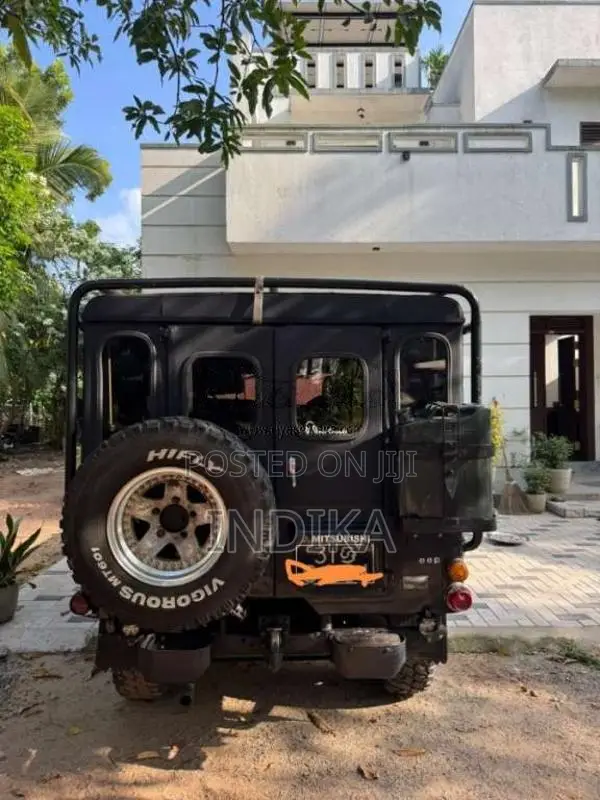 Mitsubishi 4DR5 1972 SUV (Used)