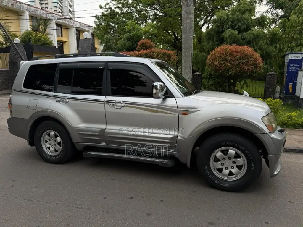 Mitsubishi Montero 2000 SUV (Used)