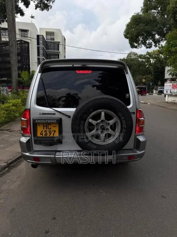 Mitsubishi Montero 2000 SUV (Used)