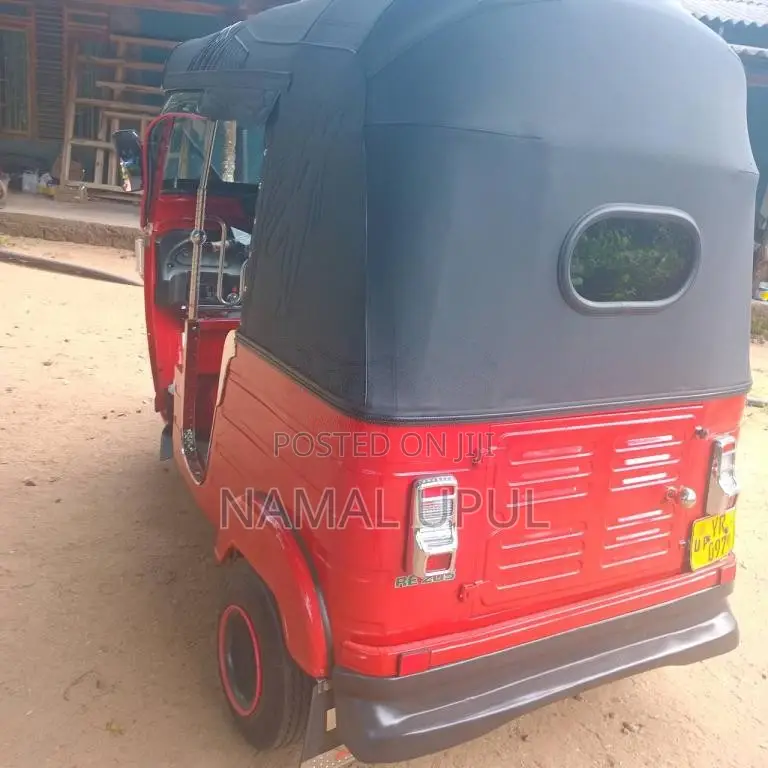 Bajaj RE 205 2011 Three Wheel (Used)
