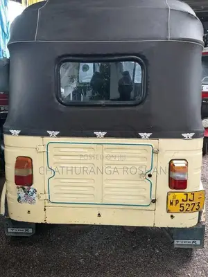 Bajaj RE 2 STROKE 2004 Three Wheel (Used)