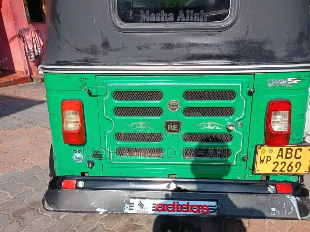 Bajaj 4 Stroke 2015 Three Wheel (Used)