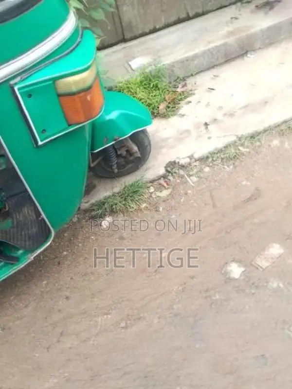 Bajaj 4 Stroke 2011 Three Wheel (Used)