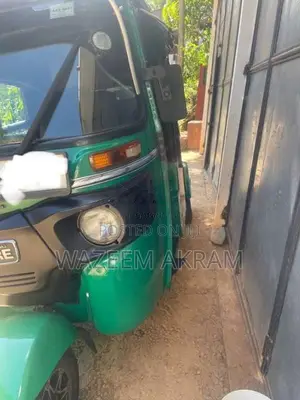 Bajaj 4 Stroke 2014 Three Wheel (Used)