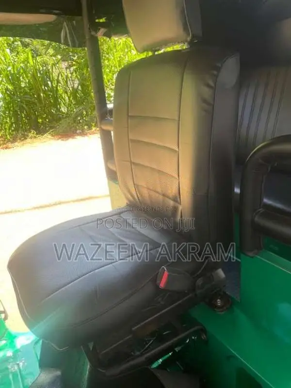 Bajaj 4 Stroke 2014 Three Wheel (Used)