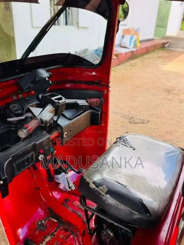 Bajaj 4 Stroke 2010 Three Wheel (Used)