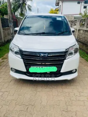 Toyota Voxy Noah 2014 Van (Used)