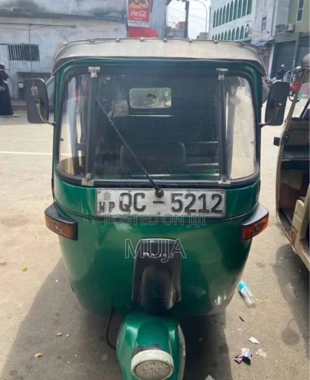 Bajaj RE 2 Stroke 2005 Three Wheel (Used)