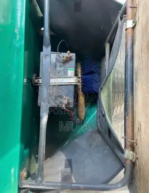 Bajaj RE 2 Stroke 2005 Three Wheel (Used)