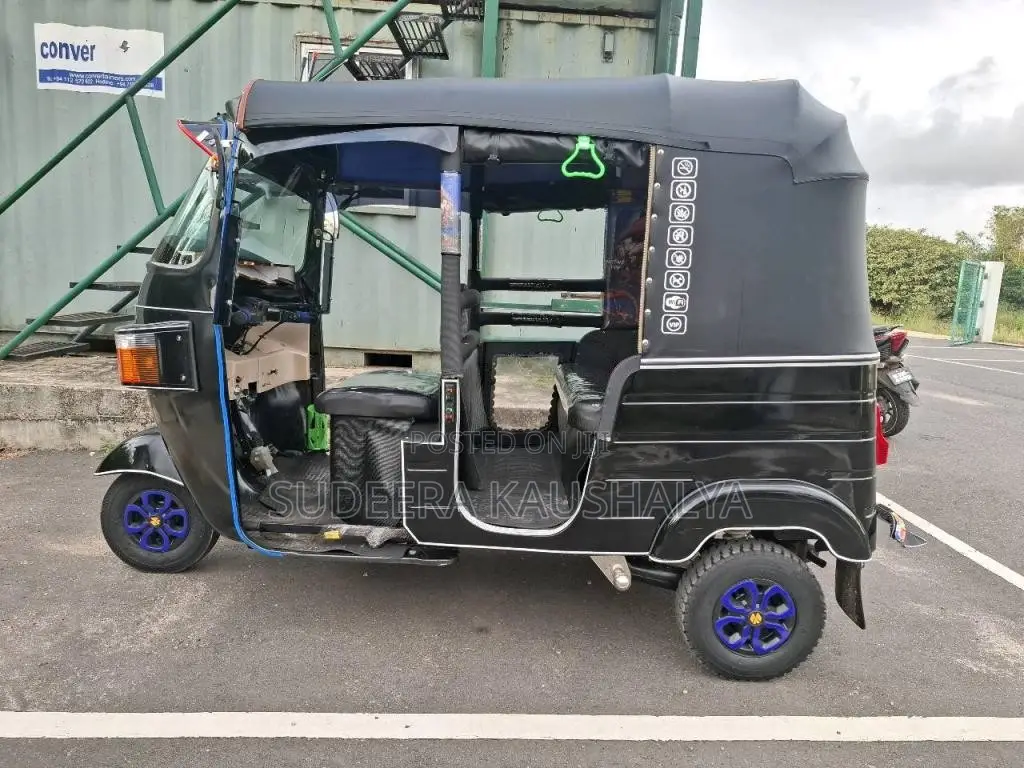 Bajaj 4 Stroke 2010 Three Wheel (Used)