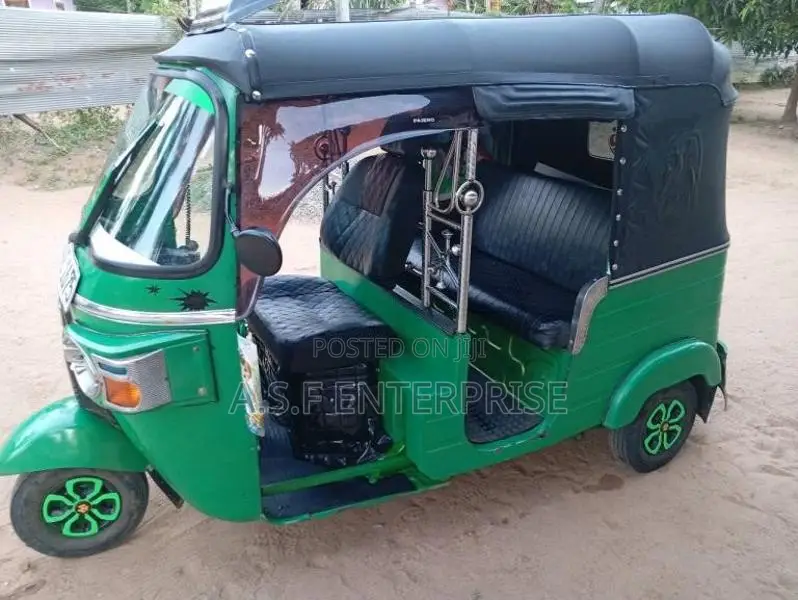 Bajaj RE 205 2013 Three Wheel (Used)