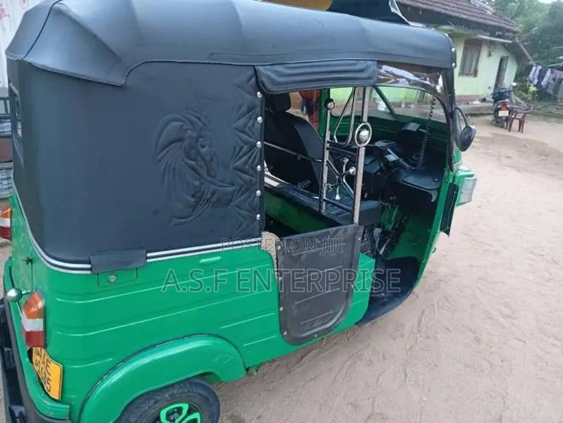 Bajaj RE 205 2013 Three Wheel (Used)