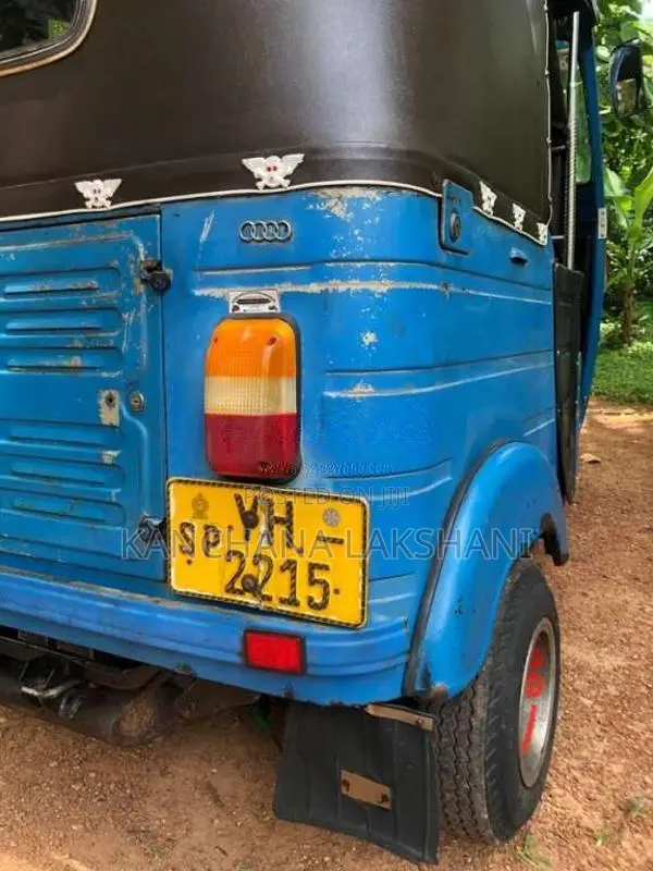 Bajaj 4 Stroke 2010 Three Wheel (Used)