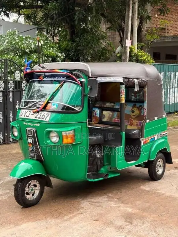 Bajaj RE 205 2011 Three Wheel (Used)