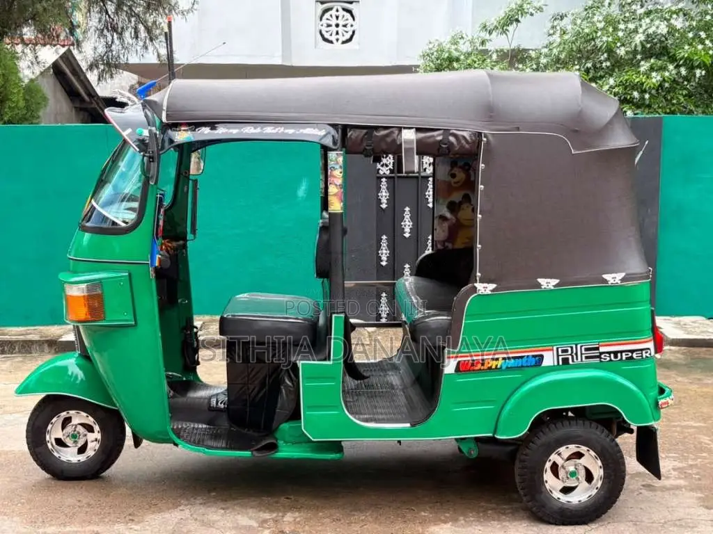 Bajaj RE 205 2011 Three Wheel (Used)
