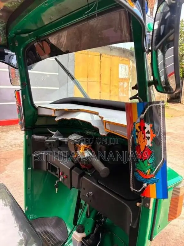 Bajaj RE 205 2011 Three Wheel (Used)