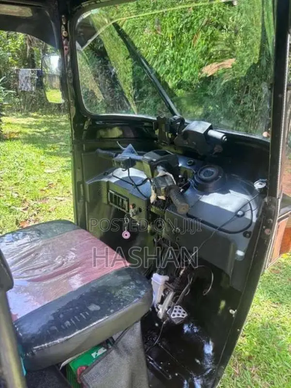 Bajaj RE 205 2011 Three Wheel (Used)
