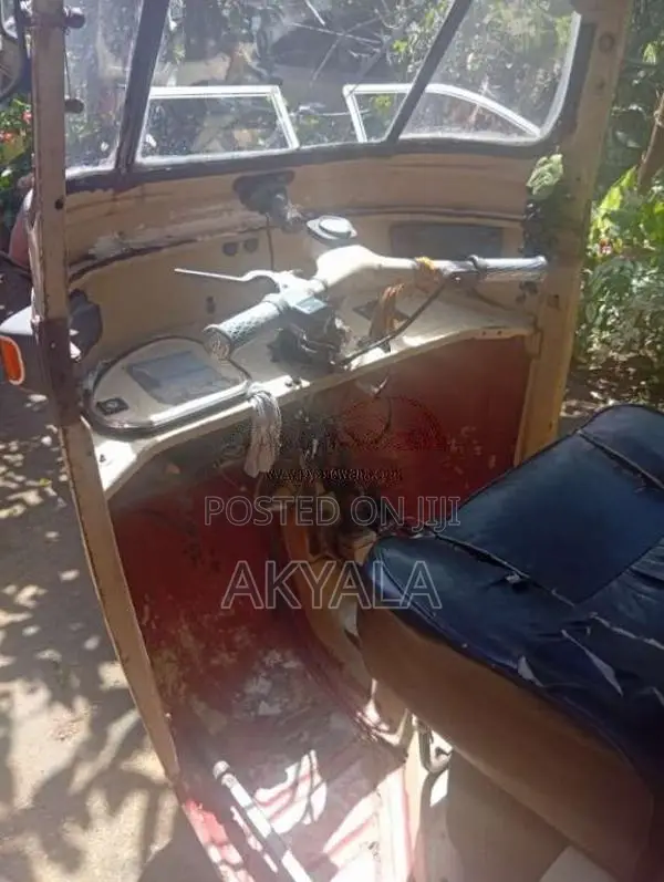 Bajaj RE 2 Stroke 2005 Three Wheel (Used)