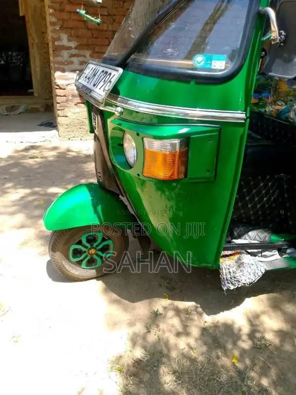 Bajaj RE 205 2013 Three Wheel (Used)