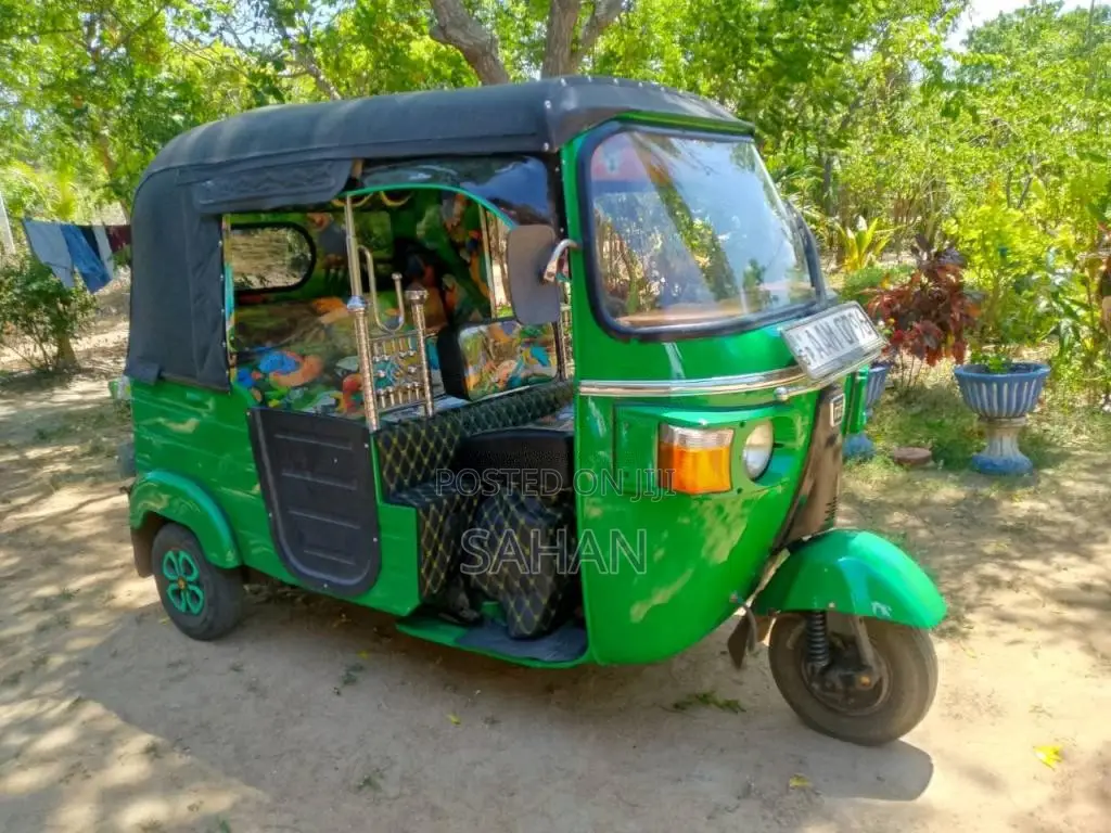 Bajaj RE 205 2013 Three Wheel (Used)