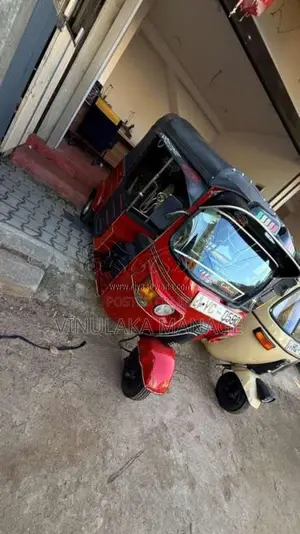 Bajaj 4 Stroke 2010 Three Wheel (Used)
