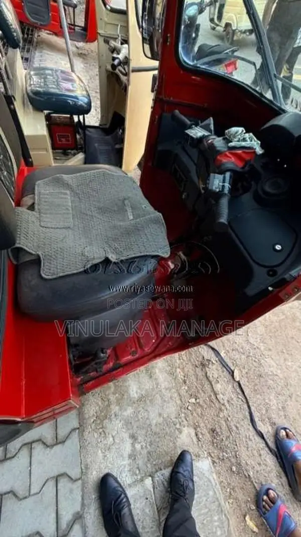 Bajaj 4 Stroke 2010 Three Wheel (Used)