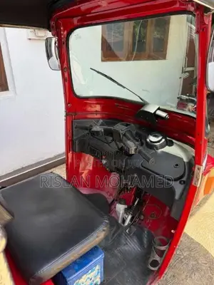 Bajaj RE 205 2011 Three Wheel (Used)