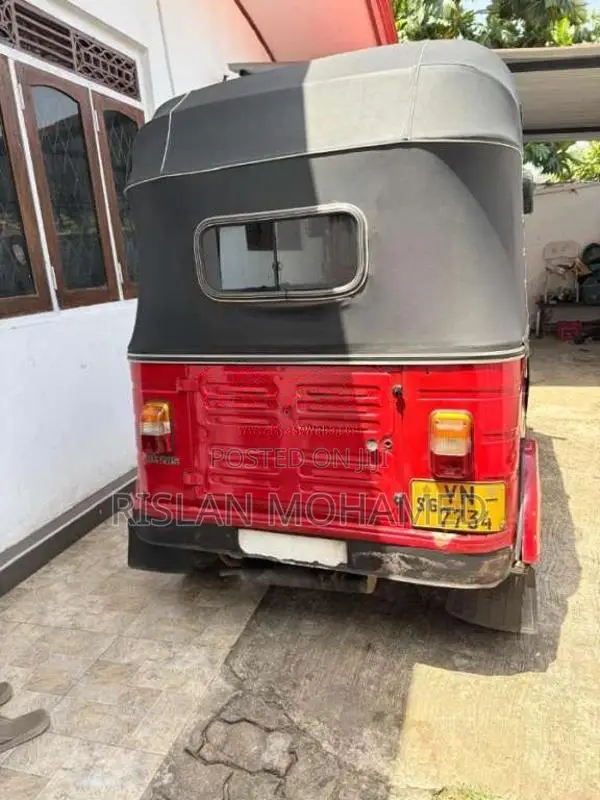 Bajaj RE 205 2011 Three Wheel (Used)