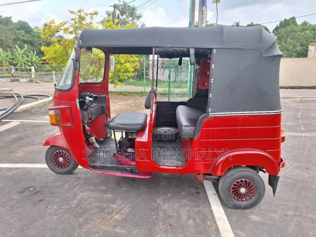 Bajaj 4 Stroke 2013 Three Wheel (Used)