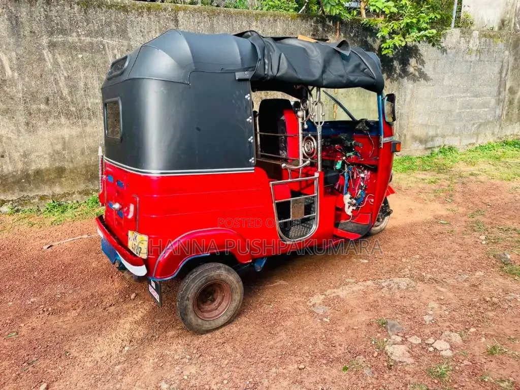 Bajaj 4 stroke 2007 Three Wheel (Used)