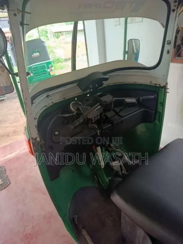 Bajaj 4 Stroke 2010 Three Wheel (Used)