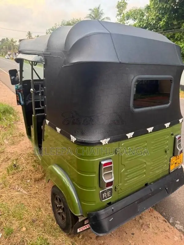 Bajaj 4 Stroke 2014 Three Wheel (Used)