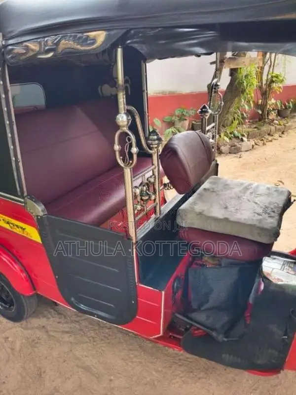 Bajaj 4 Stroke 2015 Three Wheel (Used)