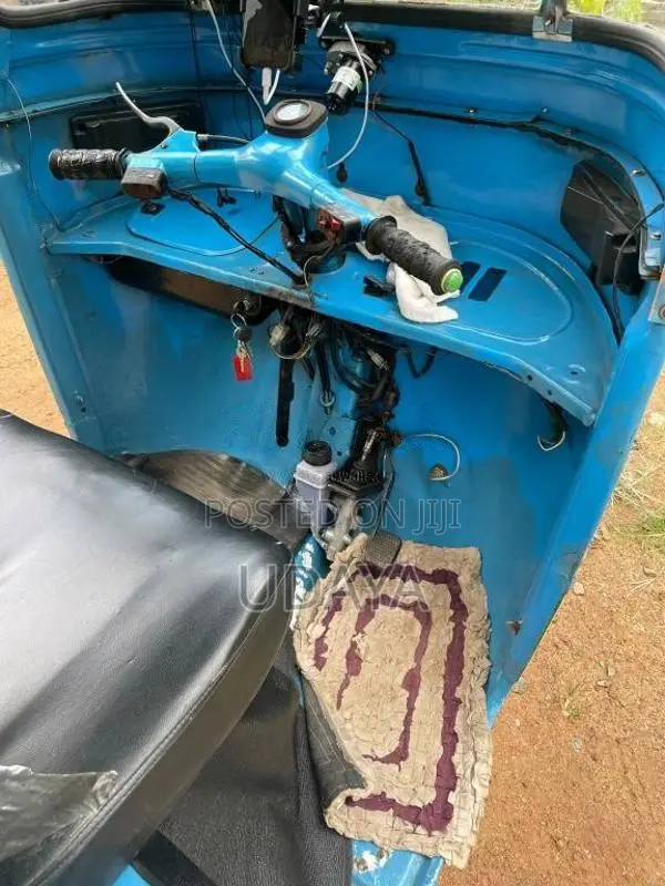 Bajaj RE 2 Stroke 2004 Three Wheel (Used)