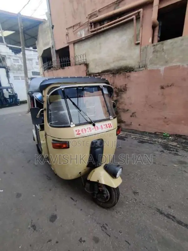 Bajaj RE 2 Stroke 1999 Three Wheel (Used)