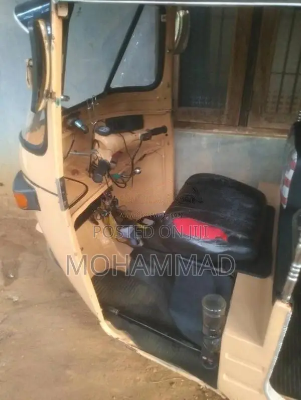 Bajaj 2 Stroke 2004 Three Wheel (Used)