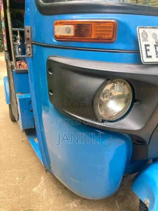 Bajaj 4 stroke 2014 Three Wheel (Used)