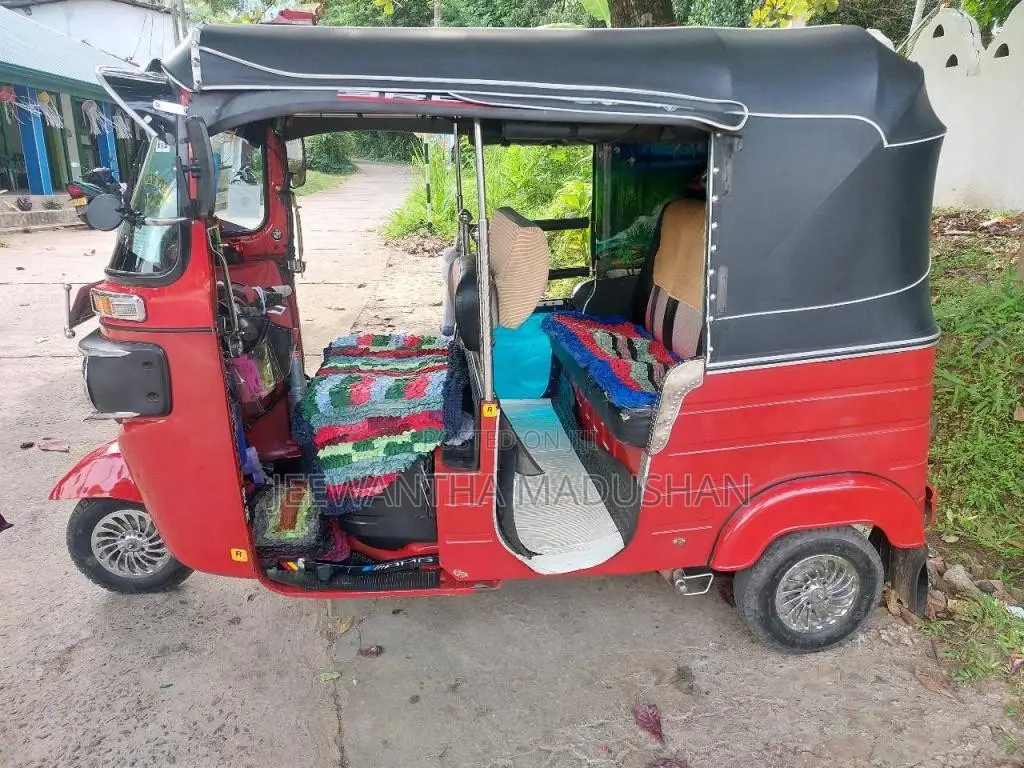 Bajaj RE 205 2016 Three Wheel (Used)