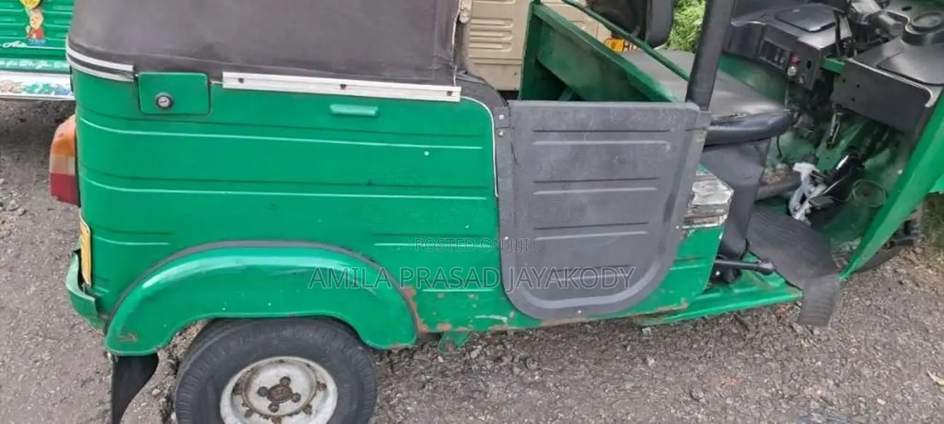 Bajaj 4 Stroke 2010 Three Wheel (Used)