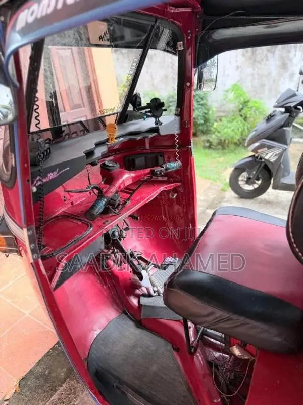 Bajaj RE 2 Stroke 2005 Three Wheel (Used)