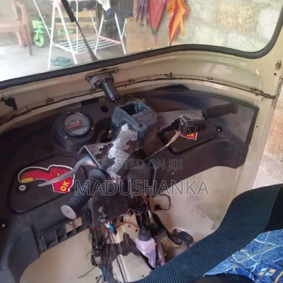 Bajaj RE 2 Stroke 2004 Three Wheel (Used)