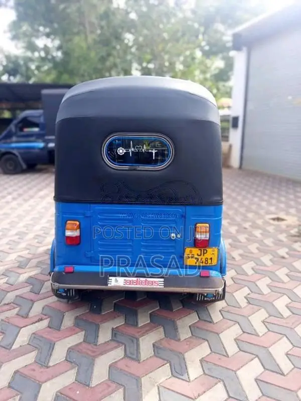 Bajaj RE 2 Stroke 2004 Three Wheel (Used)