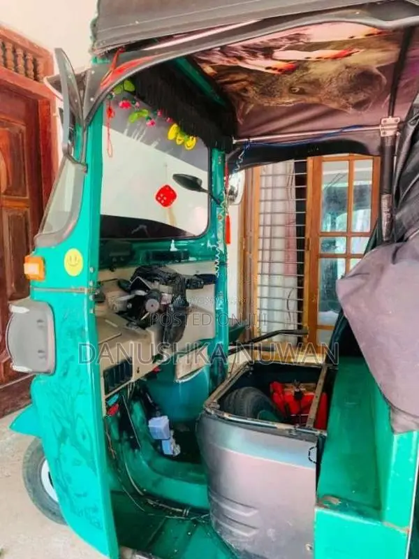 Bajaj 4 Stroke 2016 Three Wheel (Used)
