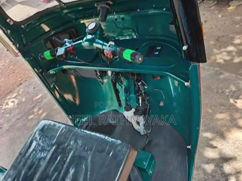 Bajaj RE 2 Stroke 2006 Three Wheel (Used)