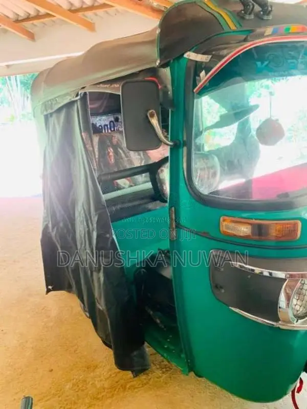 Bajaj 4 Stroke 2016 Three Wheel (Used)