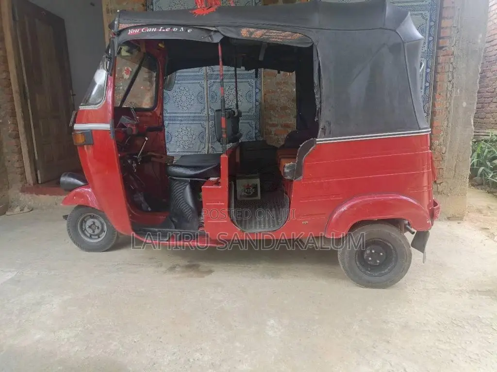 Bajaj 4 Stroke 2007 Three Wheel (Used)